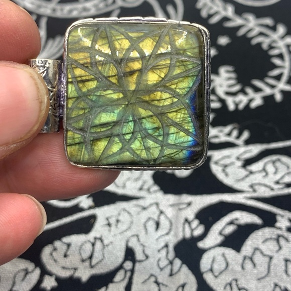 Beautiful Etched Labradorite Pendant with Chain, .925 Sterling Silver Overlay. - Picture 10 of 16